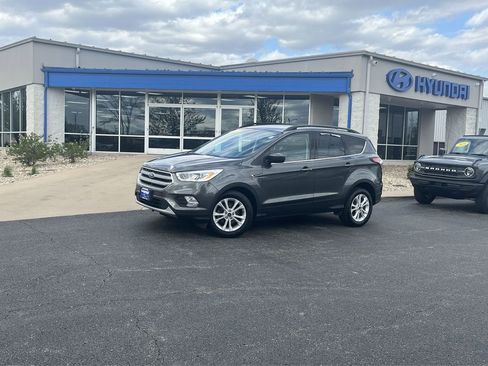 Used 2017 Ford Escape SE w/ Equipment Group 201A FWD image 6