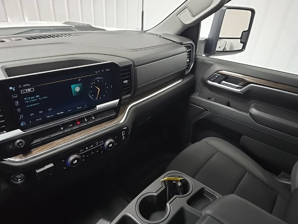 Used 2025 Chevrolet Silverado 2500 LT AWD/4WD image 25