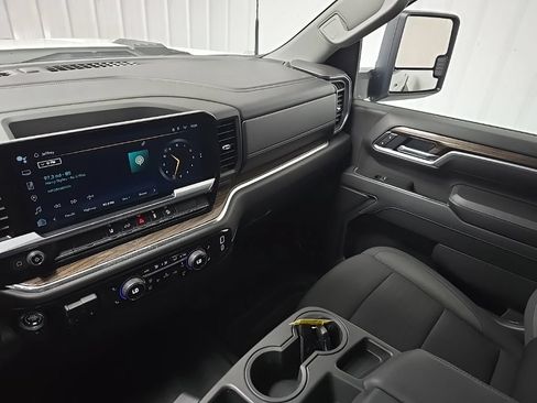 Used 2025 Chevrolet Silverado 2500 LT AWD/4WD image 25