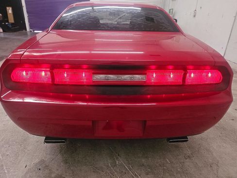 Used 2012 Dodge Challenger SXT image 8