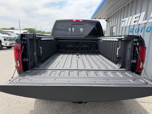 Used 2025 RAM 2500 Limited w/ Cold Weather Group AWD/4WD image 8