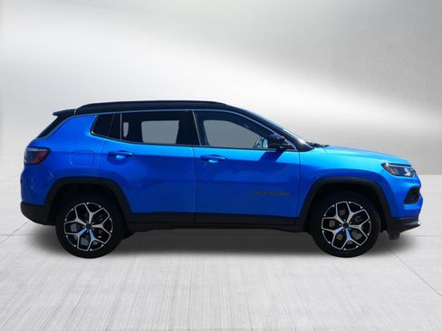 Used 2025 Jeep Compass Limited AWD/4WD image 8