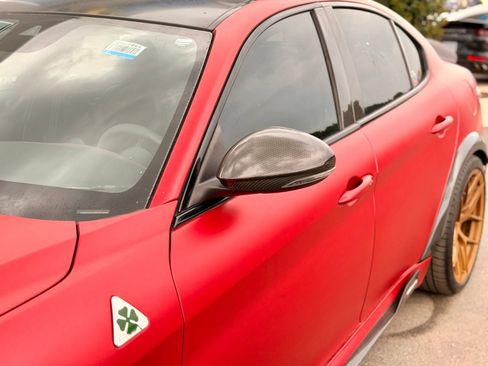 Used 2017 Alfa Romeo Giulia Quadrifoglio RWD image 27