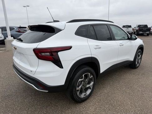 New 2026 Chevrolet Trax LT image 8