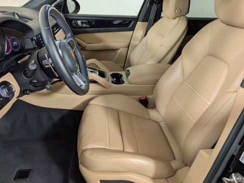 Used 2023 Porsche Cayenne image 5