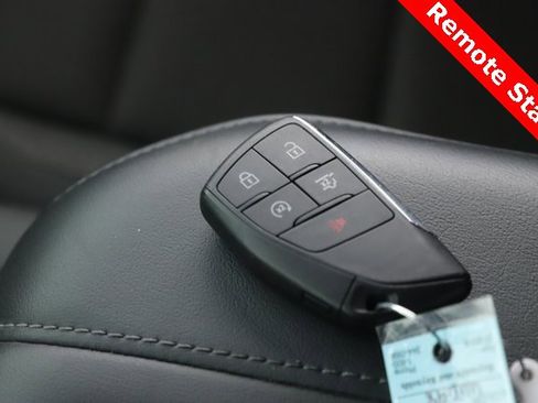 Used 2024 GMC Yukon SLE image 3