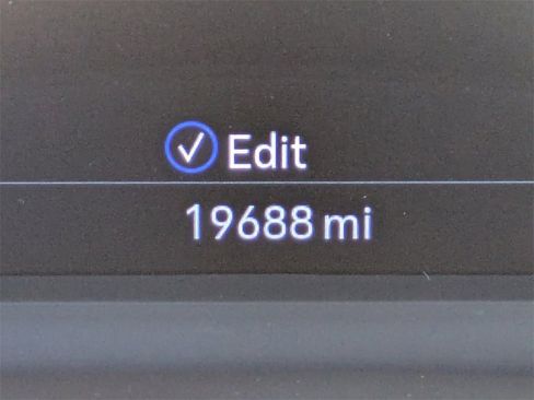 Used 2025 Cadillac XT6 Luxury image 32