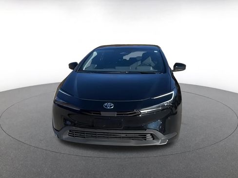 Used 2025 Toyota Prius LE image 3