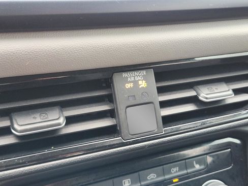 Used 2023 Volkswagen Taos SE image 12