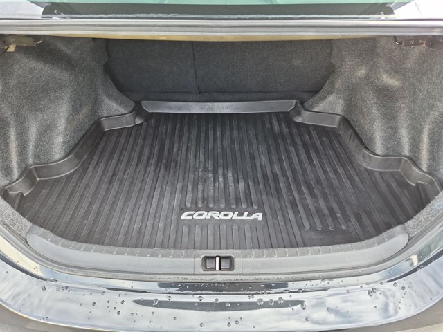 Used 2018 Toyota Corolla XSE FWD image 6