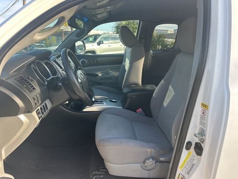 Used 2012 Toyota Tacoma PreRunner image 6