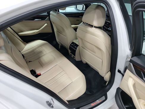 Used 2018 BMW 530i xDrive image 17