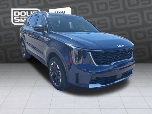 Used 2025 Kia Sorento S image 7