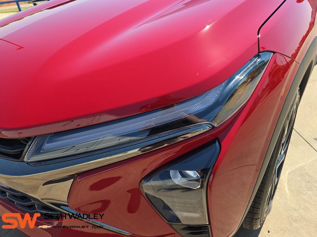 New 2026 Chevrolet Trax RS w/ Sunroof Package FWD image 32