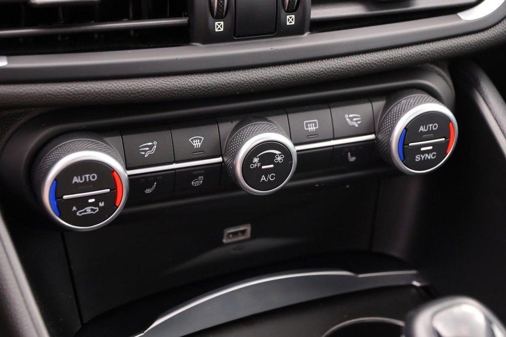 Used 2019 Alfa Romeo Giulia AWD image 18