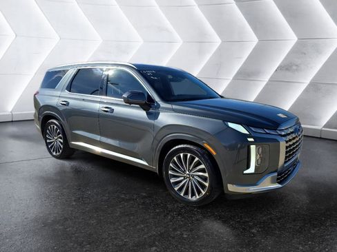 Used 2023 Hyundai Palisade Calligraphy image 3