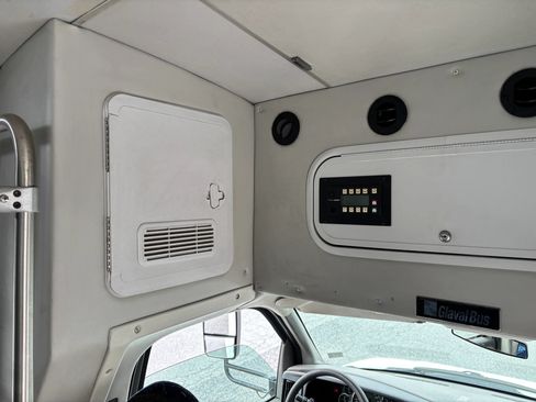 Used 2015 Chevrolet Express 4500 w/ Shuttle Bus Package RWD image 32