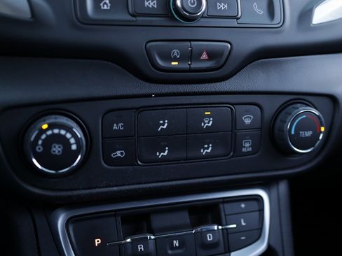 Used 2024 GMC Terrain SLE image 15