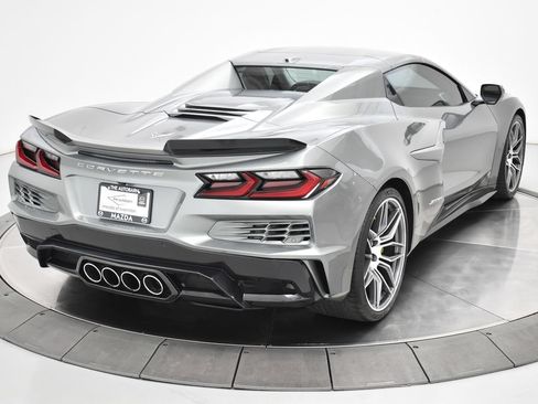 Used 2024 Chevrolet Corvette Z06 RWD image 33
