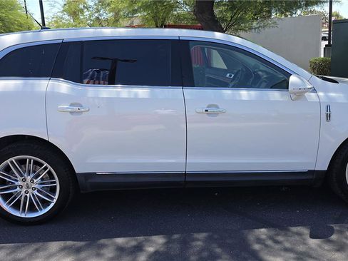 Used 2013 Lincoln MKT AWD image 7