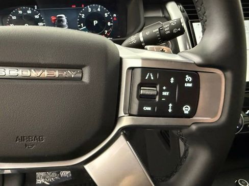 Certified 2025 Land Rover Discovery Dynamic SE image 17
