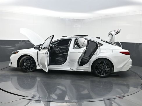 Used 2025 Toyota Camry XSE image 36