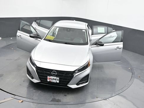 Used 2024 Nissan Altima 2.5 SV FWD image 48