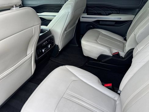 Used 2019 Ford Expedition Platinum RWD image 14