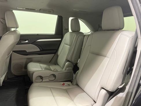 Used 2016 Toyota Highlander XLE image 26