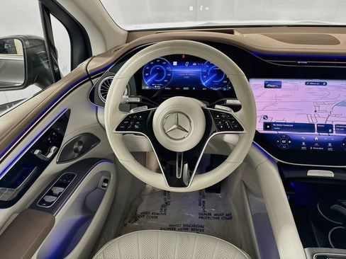 Used 2023 Mercedes-Benz EQS 580 4MATIC SUV w/ Exclusive Trim Package image 30