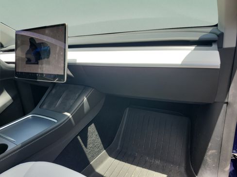 Used 2024 Tesla Model Y Performance AWD/4WD image 29