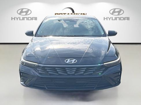 Certified 2025 Hyundai Elantra SEL FWD image 2