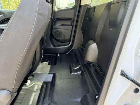 Used 2022 Chevrolet Colorado LT w/ Fleet Safety Package RWD image 16