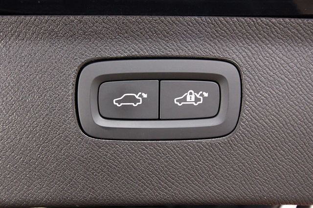 Used 2025 Volvo XC90 B6 Plus w/ Protection Package Premier AWD/4WD image 33