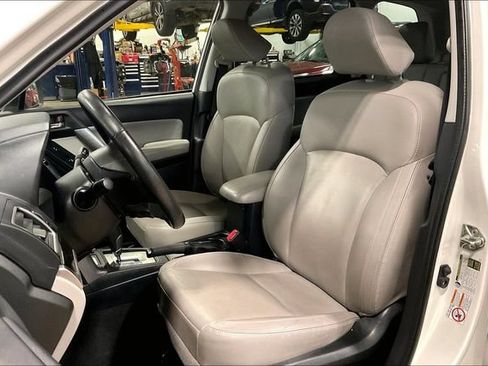 Used 2018 Subaru Forester 2.5i Limited AWD/4WD image 25