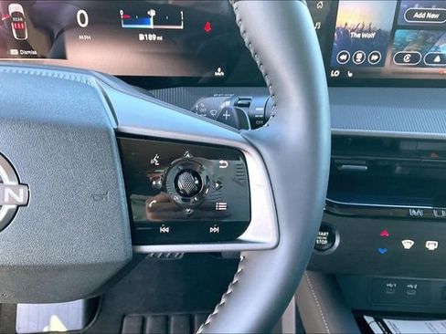 Certified 2025 Nissan Murano SV image 17