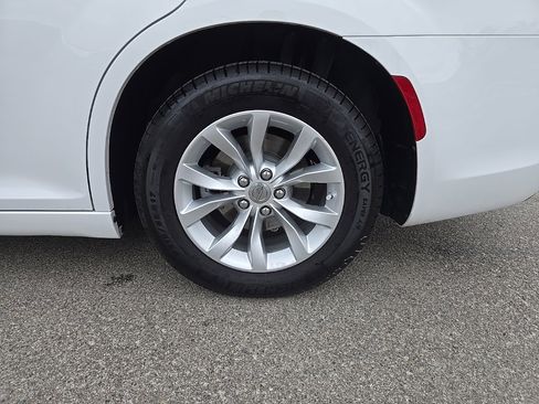 Certified 2023 Chrysler 300 Touring image 10