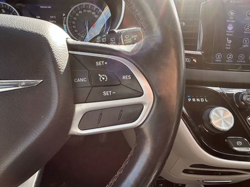 Used 2017 Chrysler Pacifica Touring-L Plus w/ Uconnect Theatre Group image 16