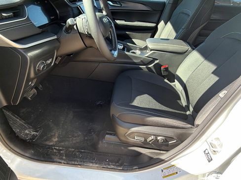 New 2026 Jeep Grand Cherokee L Laredo image 16