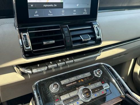 Certified 2021 Lincoln Navigator Reserve w/ Luxury Package AWD/4WD image 31