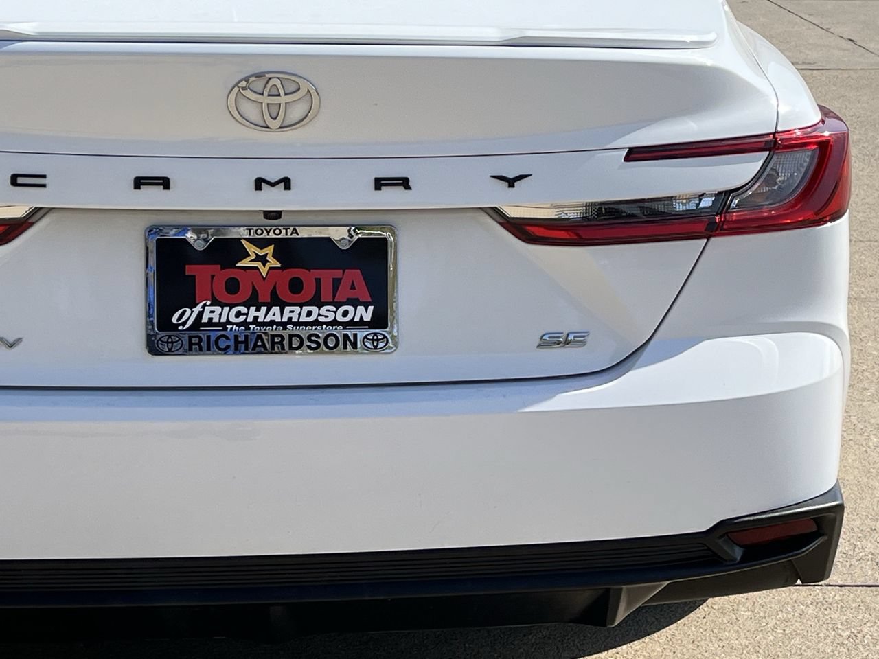 Used 2025 Toyota Camry SE FWD image 6