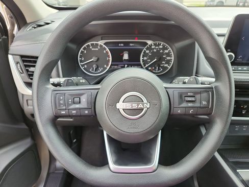Used 2024 Nissan Rogue S FWD image 6