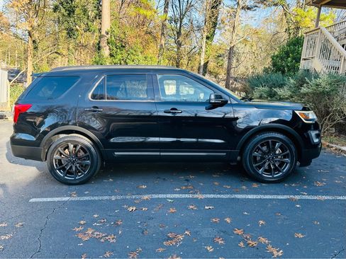 Used 2017 Ford Explorer XLT w/ Equipment Group 202A image 5