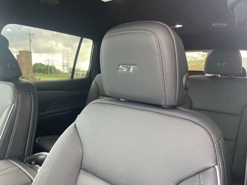 New 2026 Buick Enclave Sport Touring w/ Power Package FWD image 21