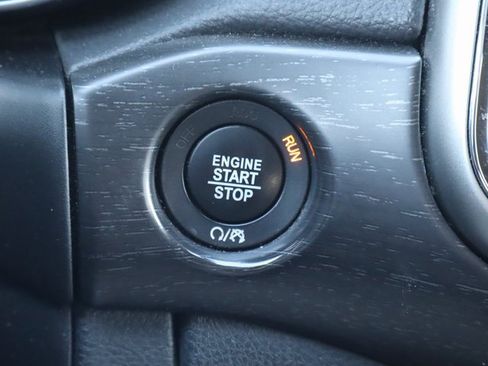 Used 2018 Jeep Grand Cherokee Altitude image 34