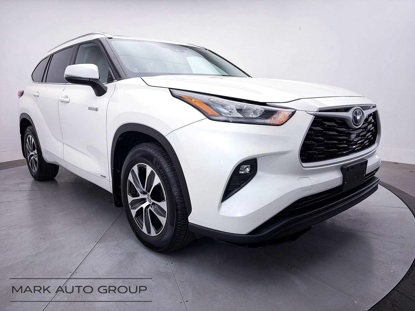 Used 2020 Toyota Highlander XLE AWD/4WD image 1