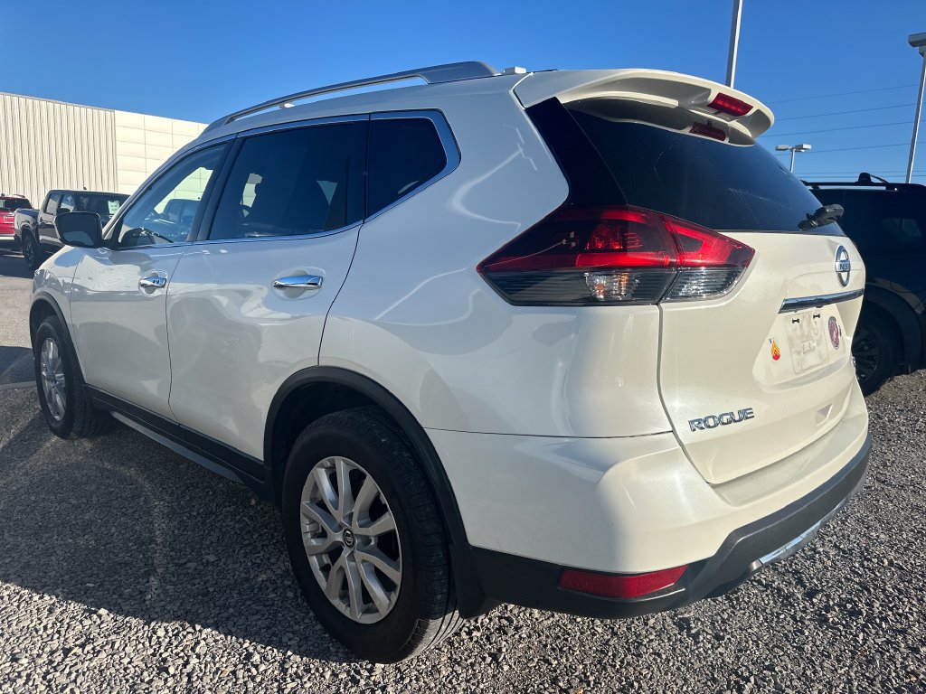 Used 2018 Nissan Rogue SV AWD/4WD image 4
