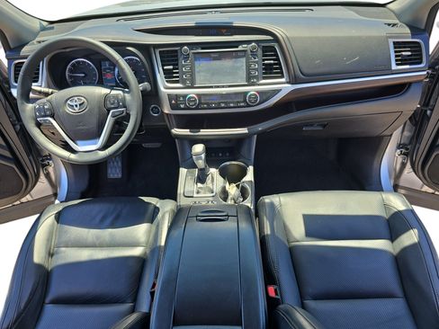 Used 2016 Toyota Highlander Limited Platinum AWD/4WD image 9