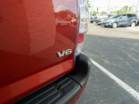 Used 2014 Toyota Tacoma 4x4 Double Cab w/ TRD Sport Package image 8