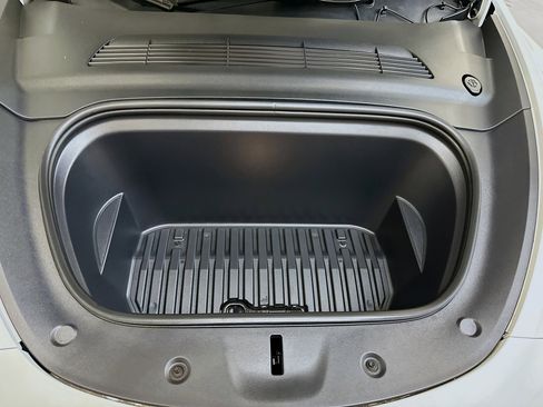 Used 2023 Tesla Model Y Long Range image 36